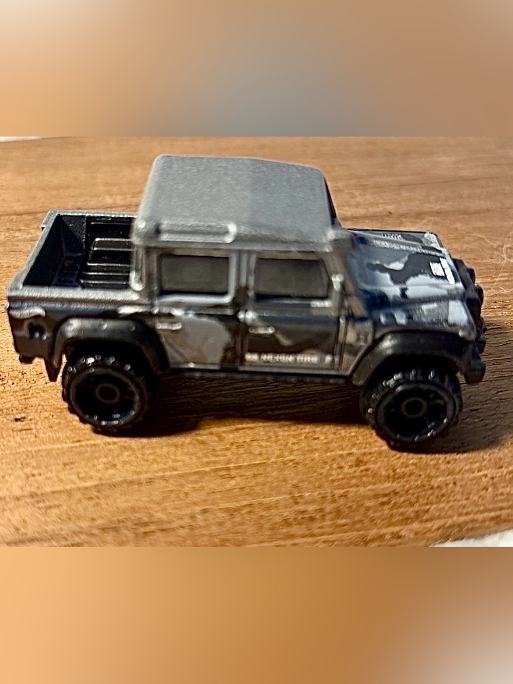 Hot Wheels 2015 Land Rover Defender Double Cab Diecast Truck FJV45 2017 Mattel